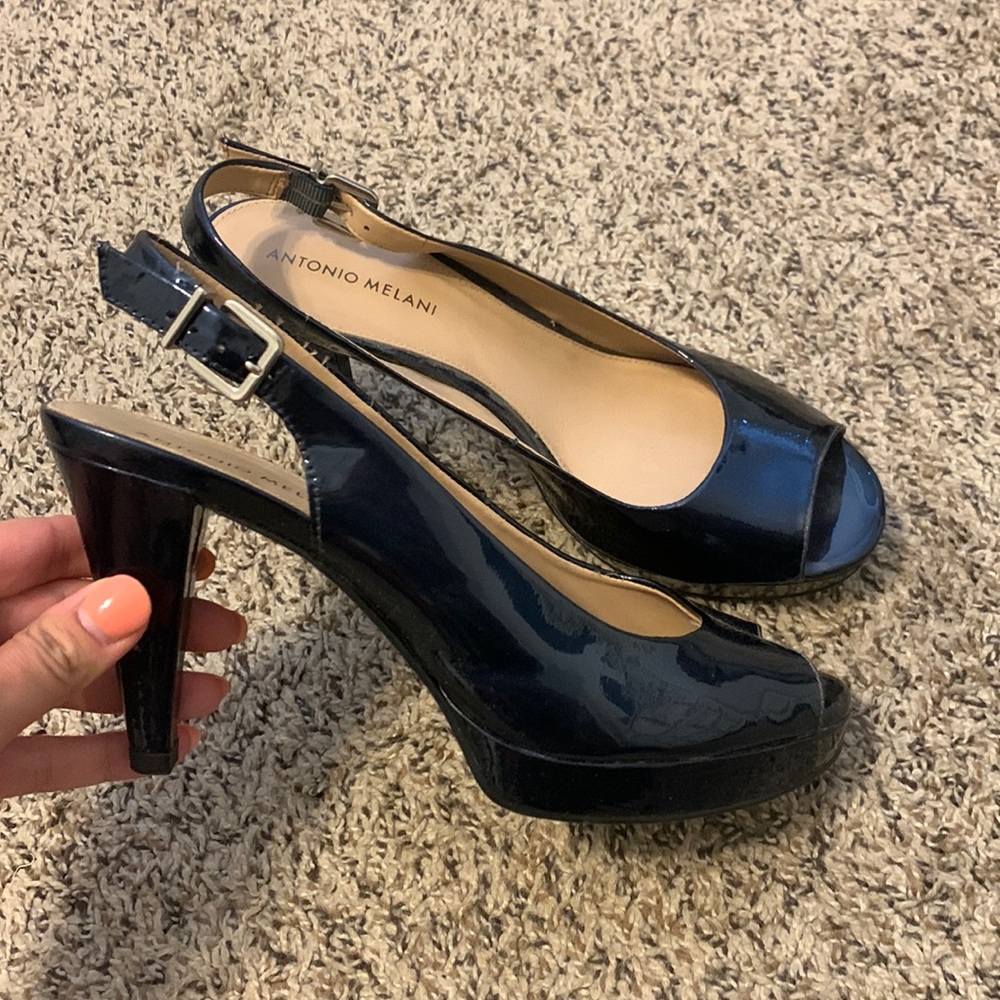 Like new navy Antonio Melani heels